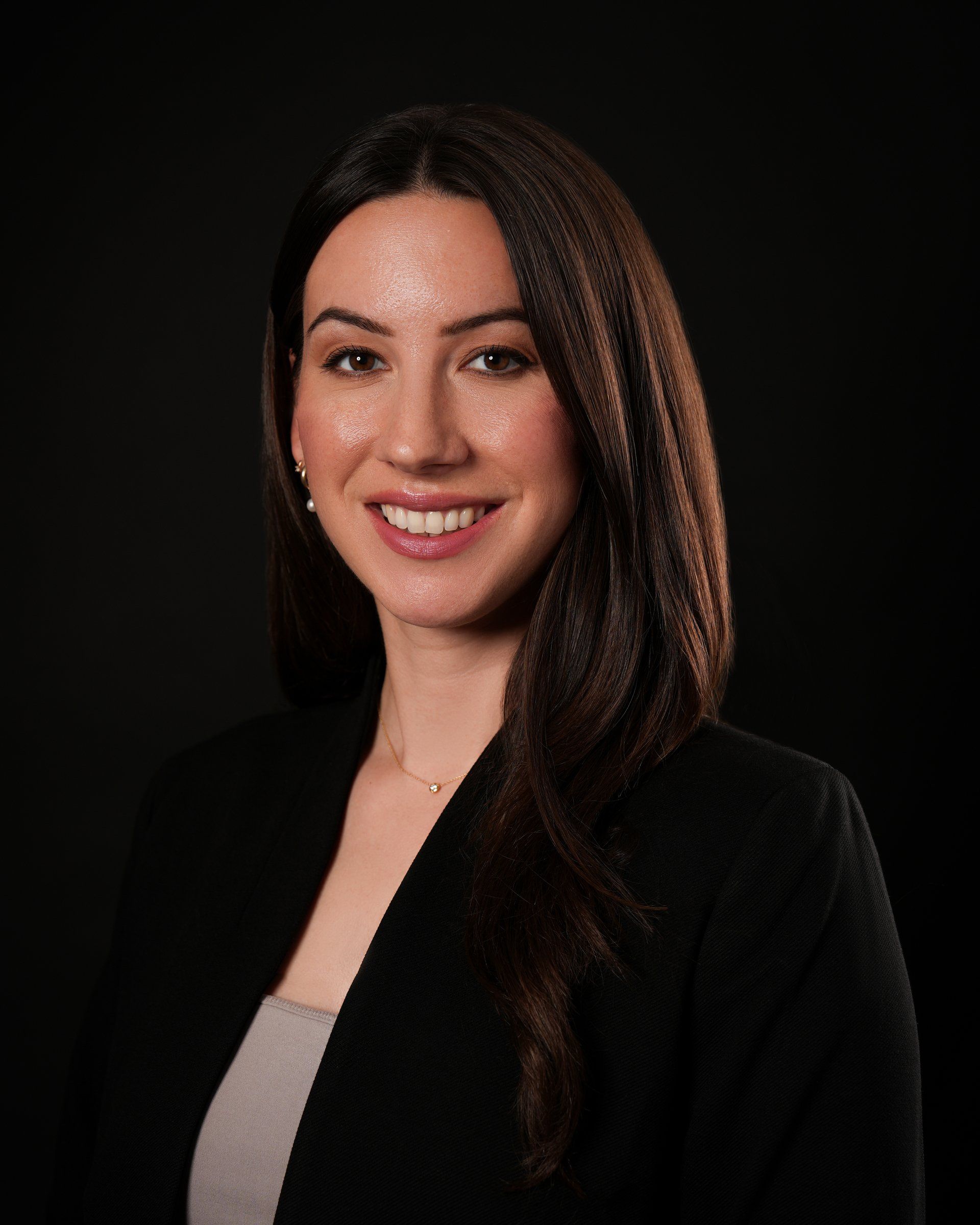 Female outdoor headshot in Palo Alto, CA
