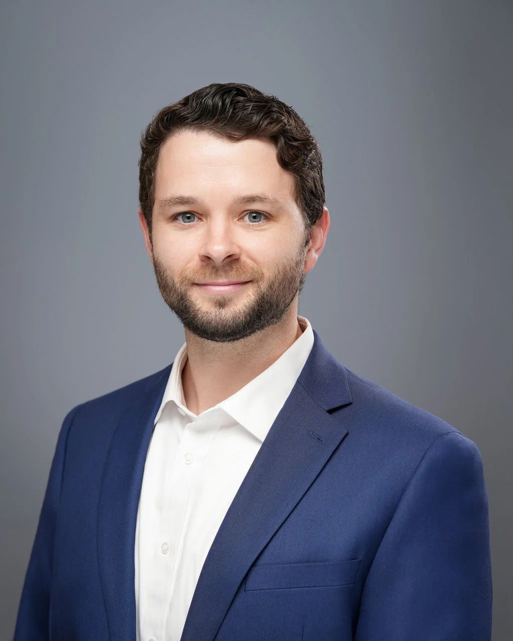 Professional men’s headshot at Main Street in Cupertino, California.
