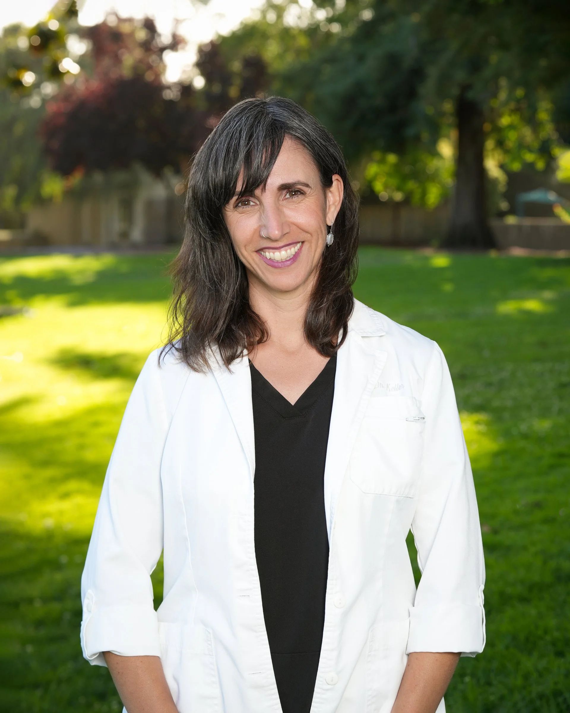Outdoor headshot at Central Park in San Mateo, California by Pacifica Studio.