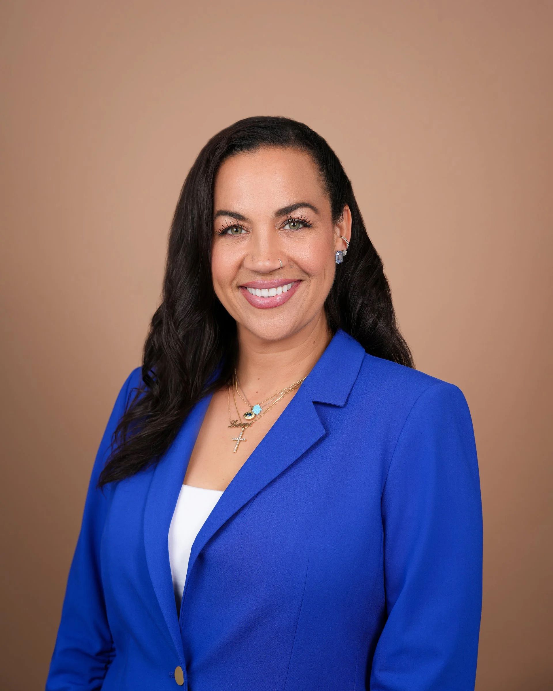 Jackson Park women’s headshot — Pacifica Studio Professional women’s headshot at Jackson Park in Alameda, California by Pacifica Studio.