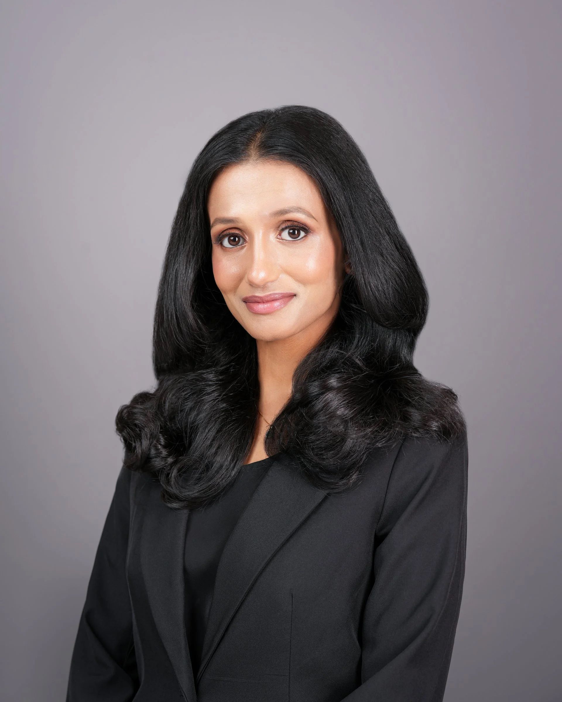 Westlake Daly City women’s headshot — Pacifica Studio Professional women’s headshot in the Westlake neighborhood of Daly City, California.