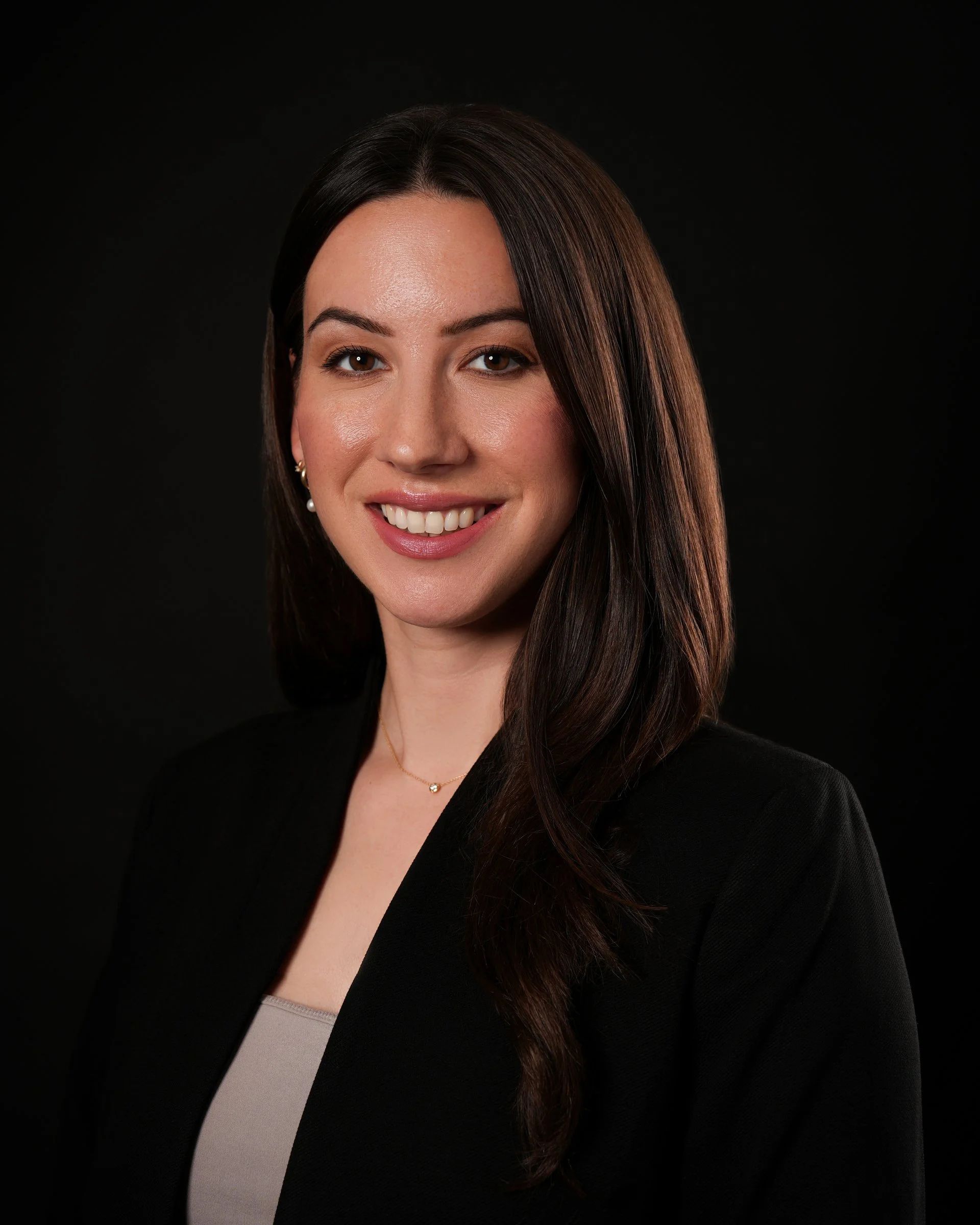 Hayward B Street women’s headshot — Pacifica Studio Professional women’s headshot on B Street in Hayward, California.