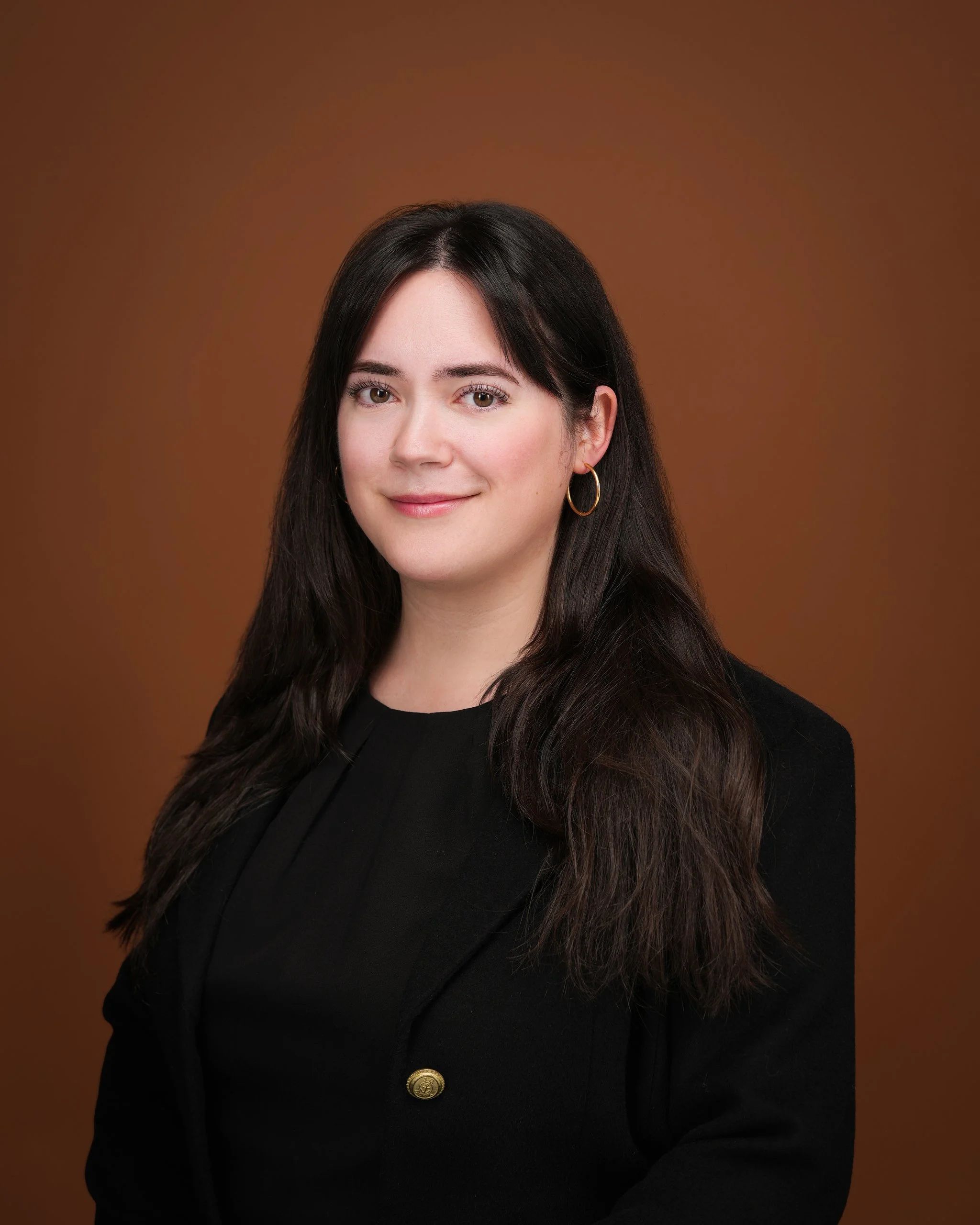 Santa Cruz Avenue women’s headshot — Pacifica Studio Professional women’s headshot on Santa Cruz Avenue in Los Gatos, California.