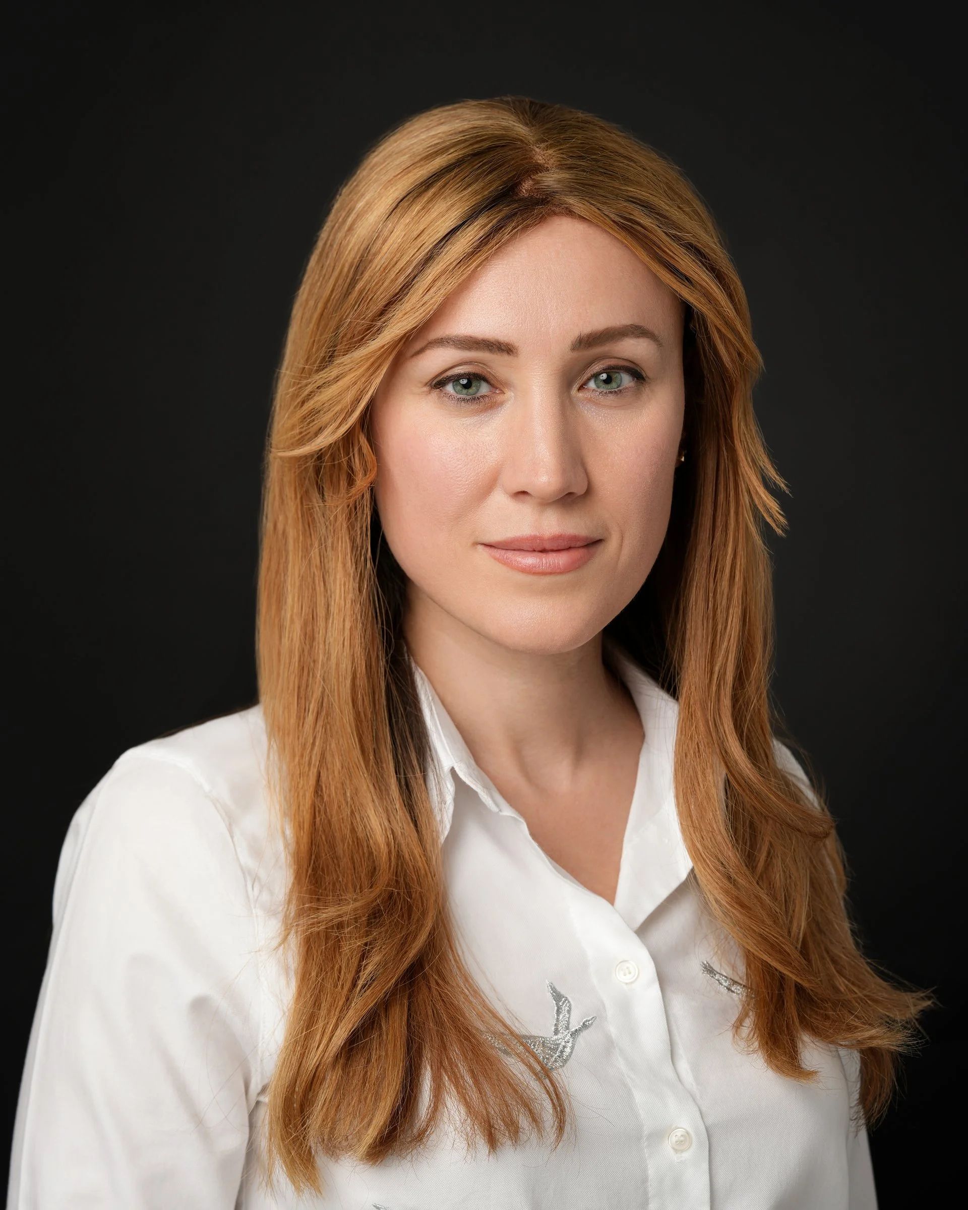 Professional women’s headshot at Burgess Park in Menlo Park, California.