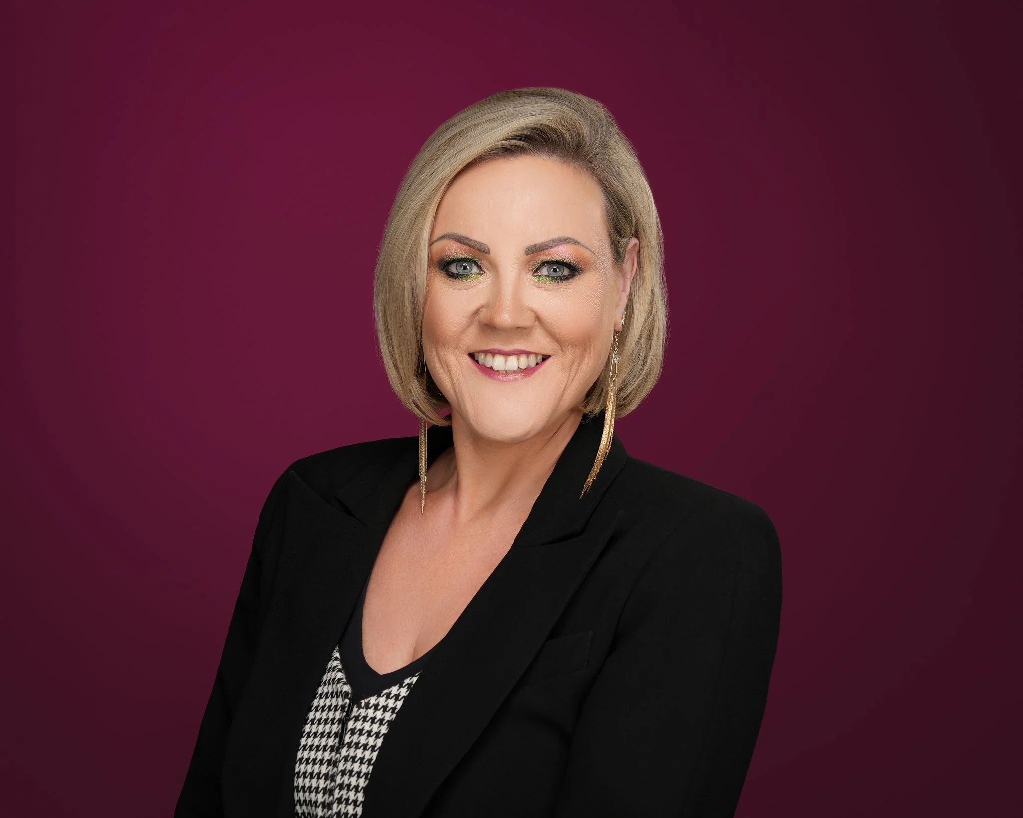 Eagle Park women’s headshot — Pacifica Studio Professional women’s headshot at Eagle Park in Mountain View, California.