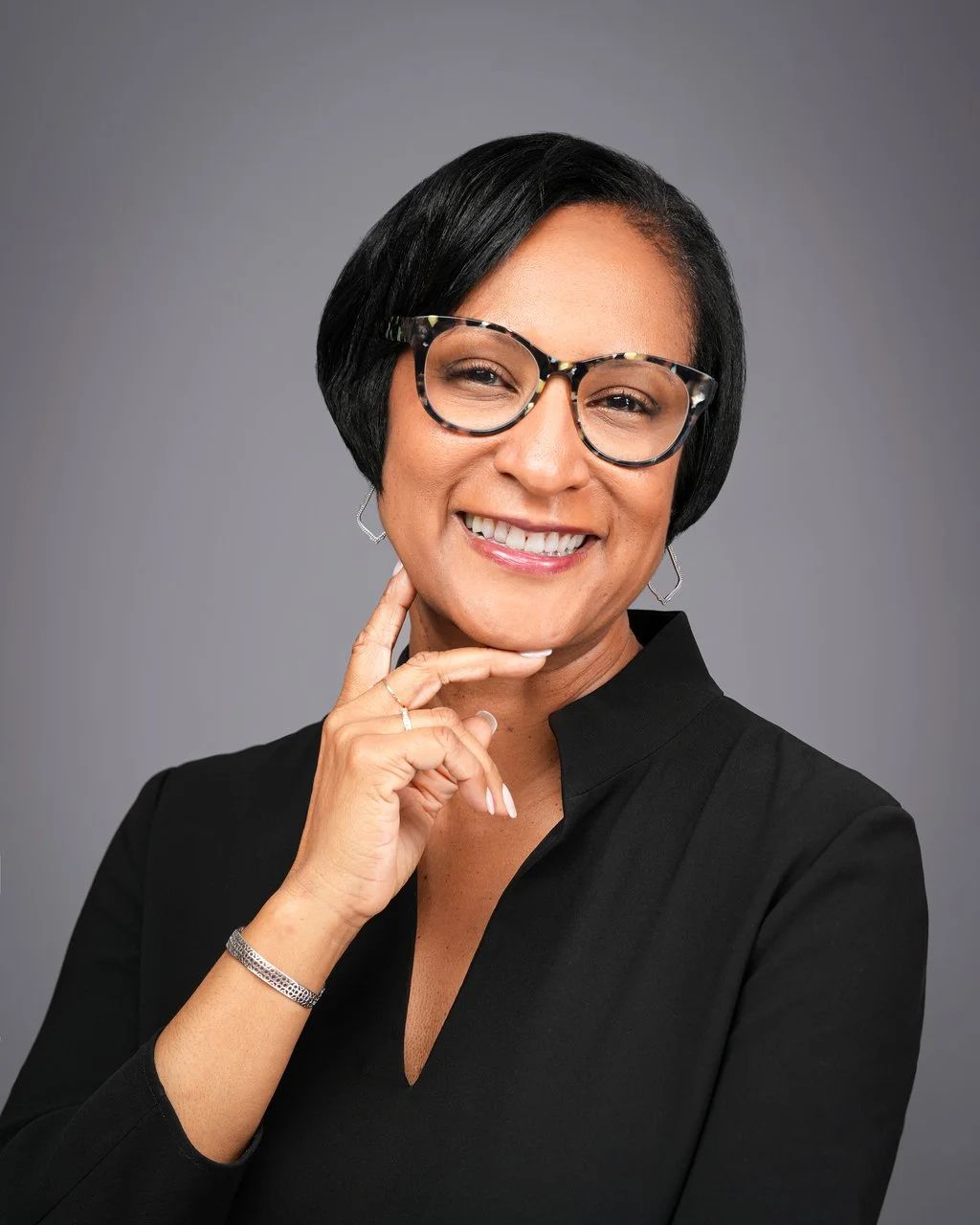 Lakeshore Park women’s headshot — Pacifica Studio Professional women’s headshot at Lakeshore Park in Newark, California.