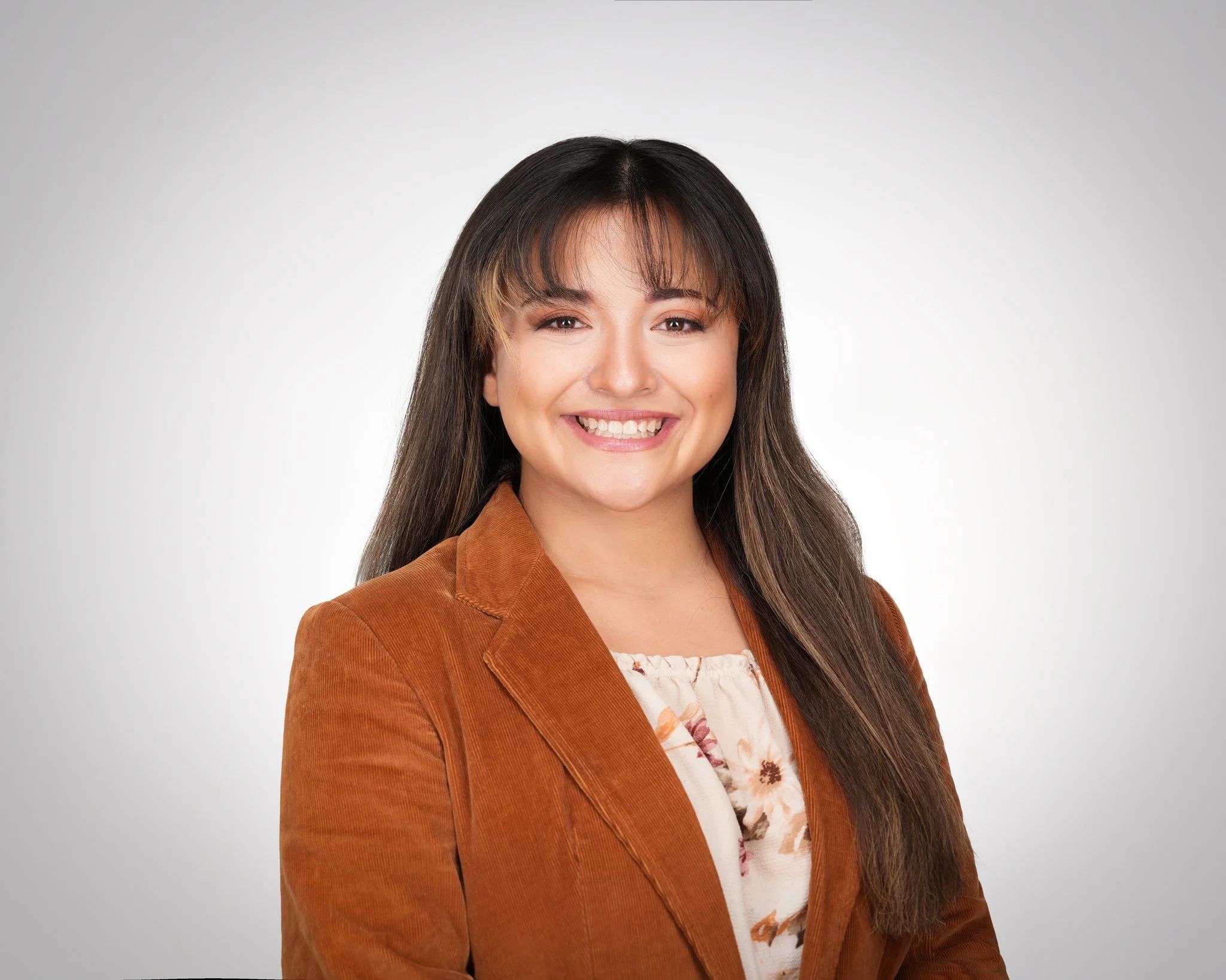 Courthouse Square women’s headshot — Pacifica Studio Professional women’s headshot at Courthouse Square in Redwood City, California.