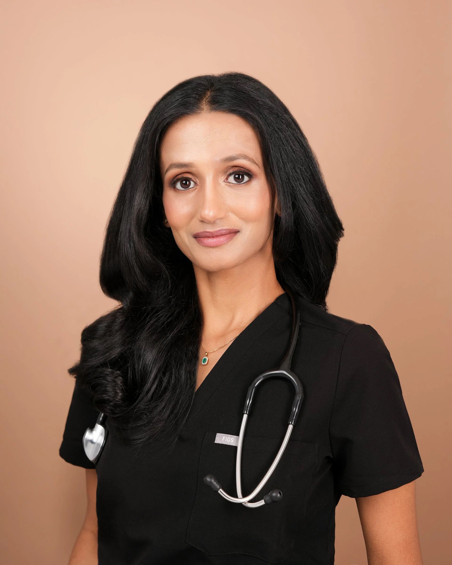 Redwood Shores marina women’s headshot — Pacifica Studio Professional women’s headshot at the marina in Redwood Shores, California.