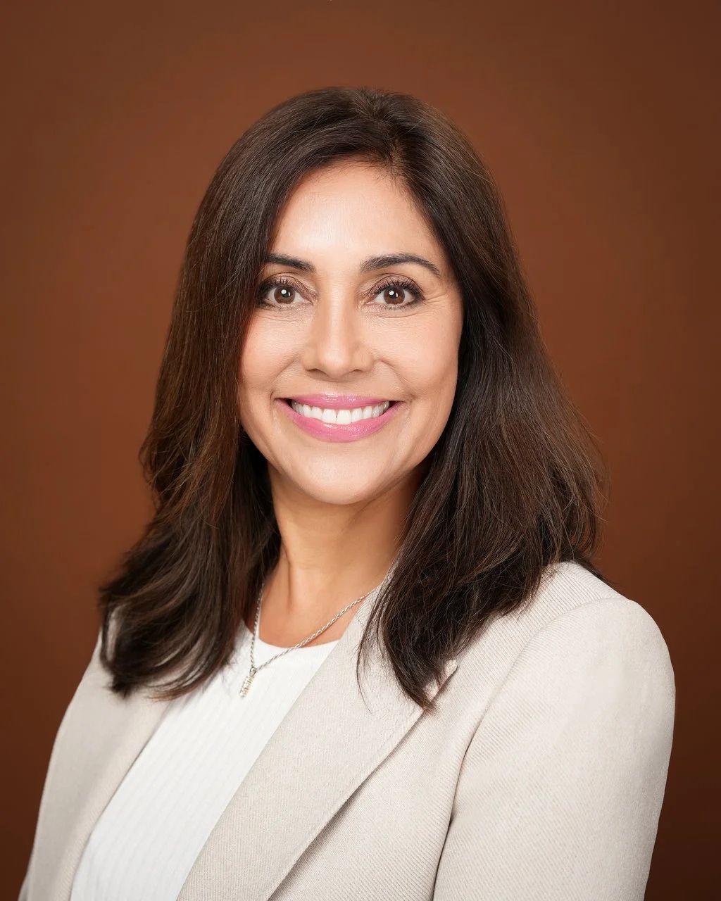 Professional women’s headshot on Lincoln Avenue in Willow Glen, San Jose, California.