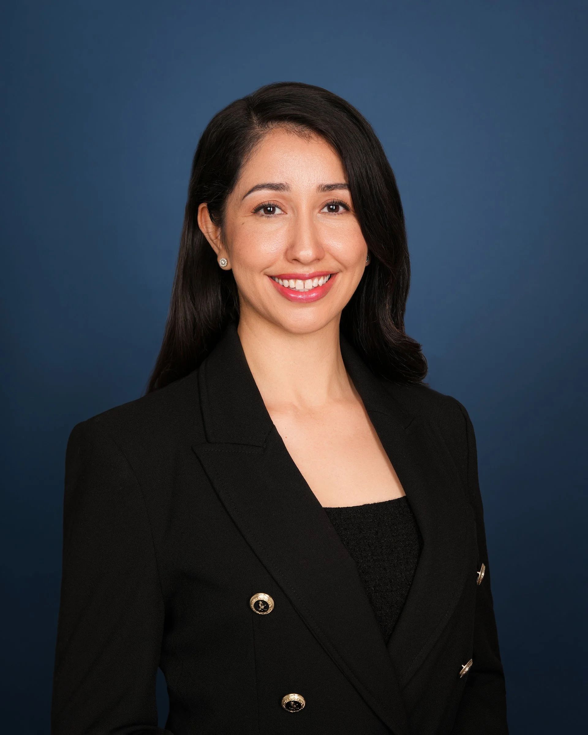 Pacific Avenue women’s headshot — Pacifica Studio Professional women’s headshot on Pacific Avenue in Santa Cruz, California.
