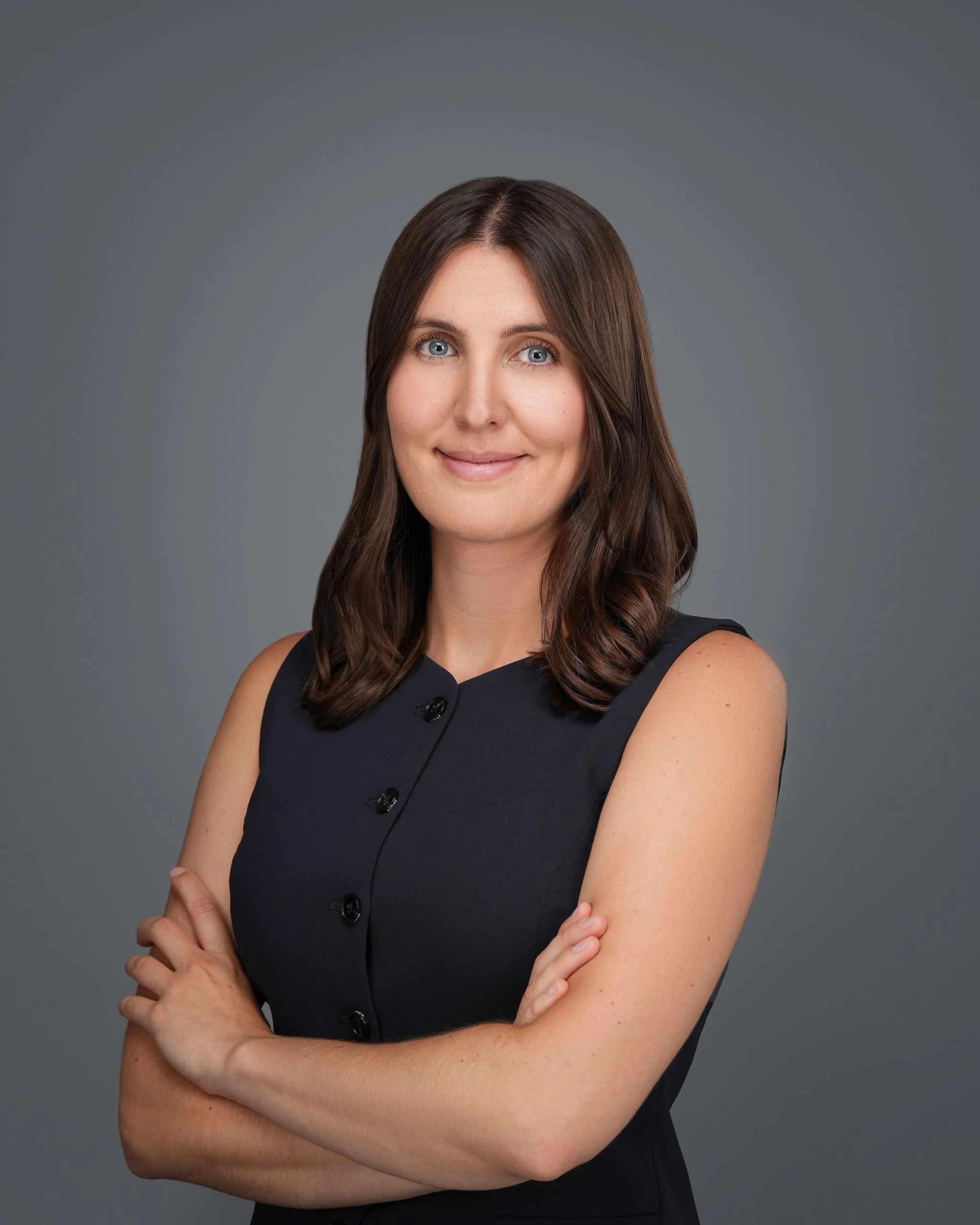 Professional women’s headshot at Washington Park in Sunnyvale, California.